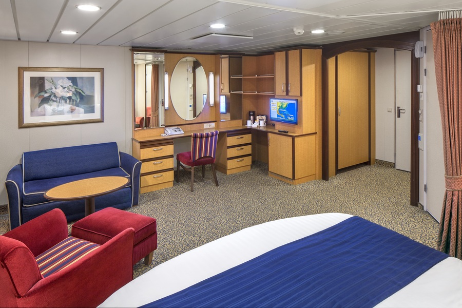 RCI, Serenade of the Seas, Junior Suite Accessible 2.jpeg